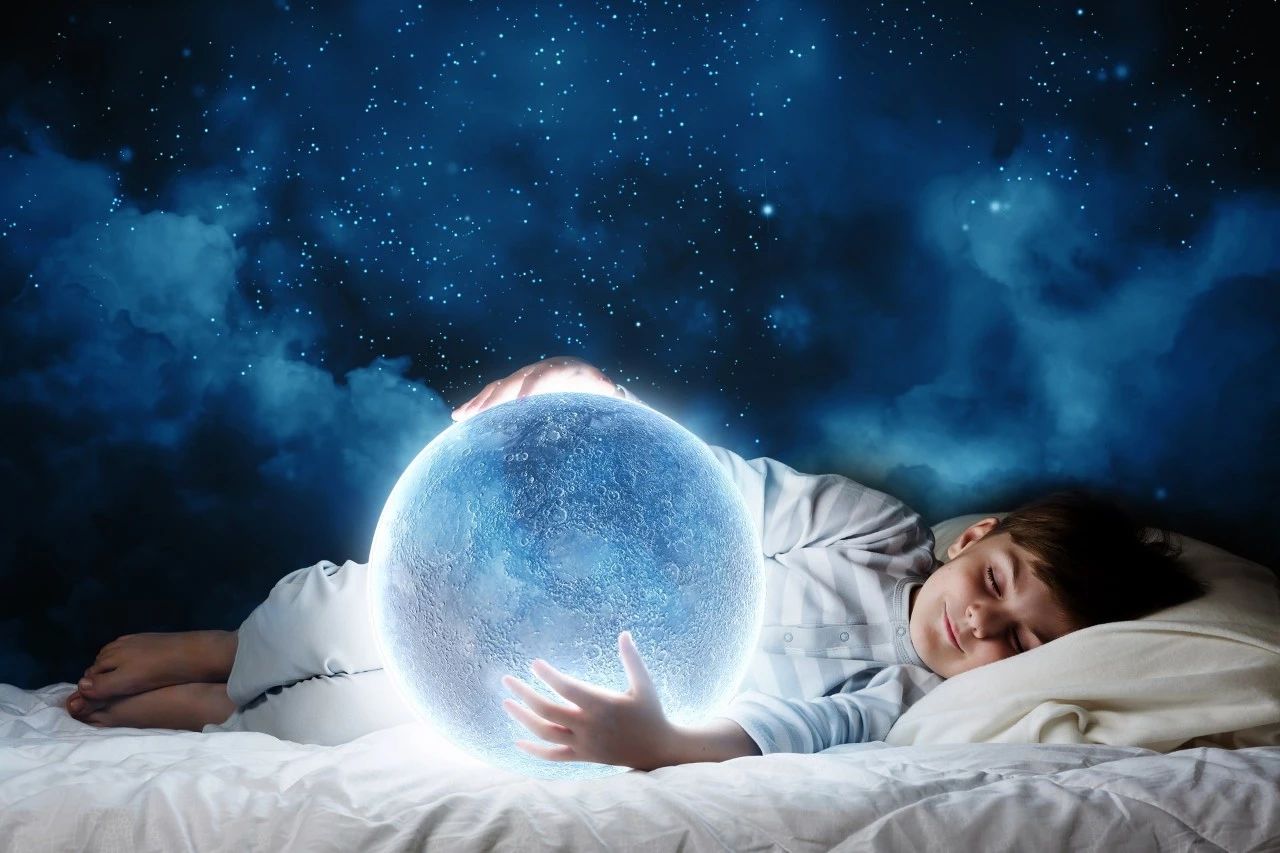 双子满月 | 让我们在骨感的现实中，许一个淡蓝色的梦吧